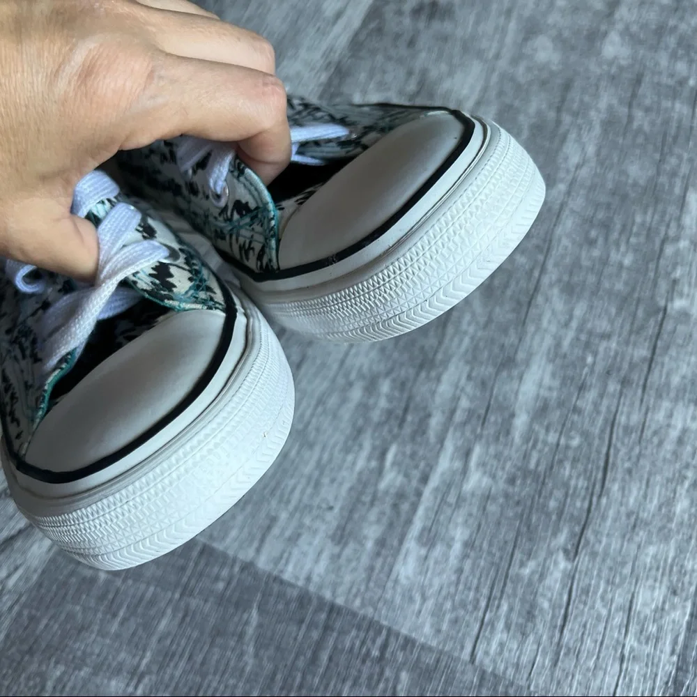 AIRWALK Hightop Sneakers Size 8